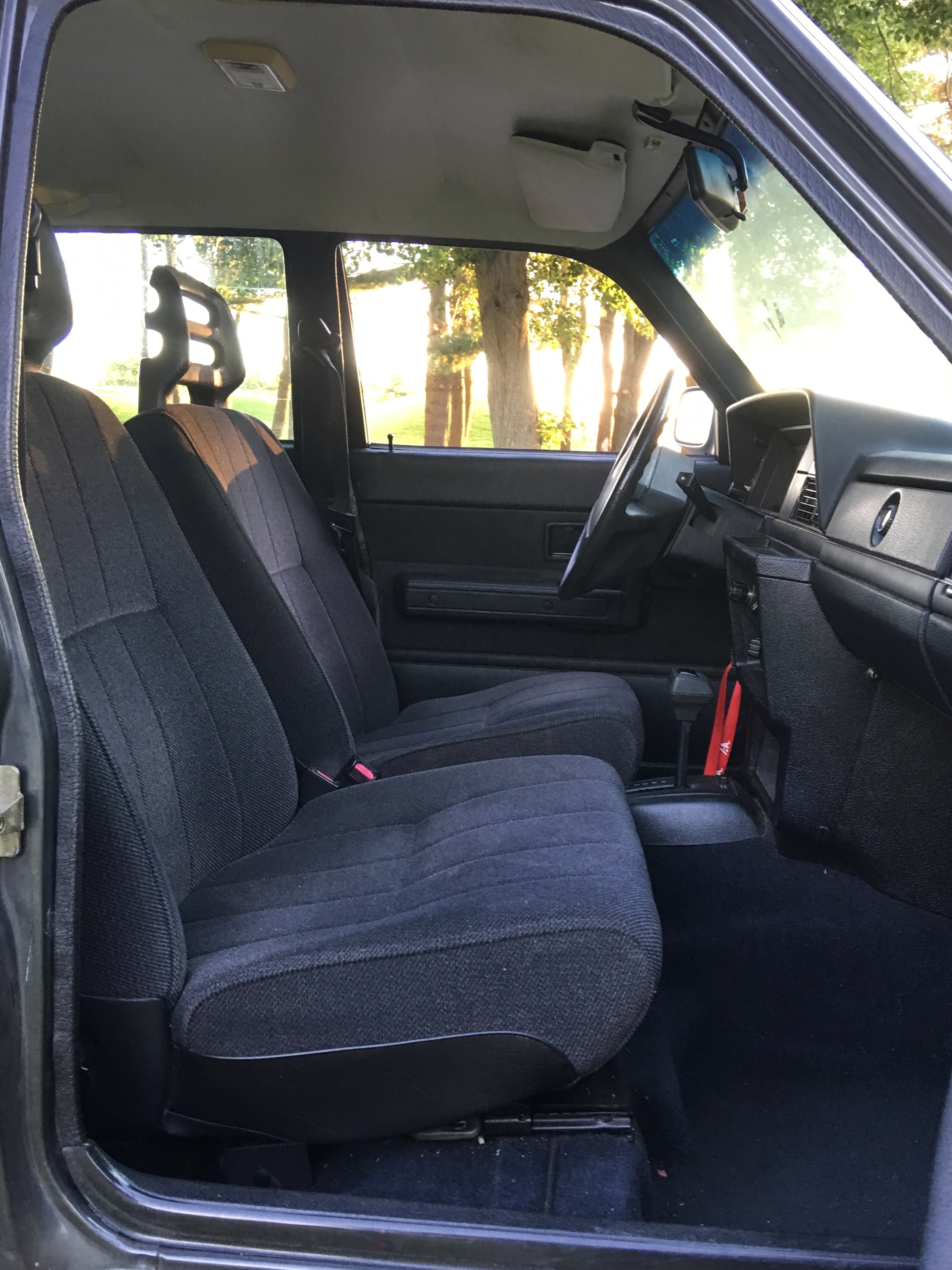 1993 Volvo 240 Wagon – 2.3L B230F Inline-Four, 4-Speed Automatic, Long-Term Original-Owner Car — photo 30